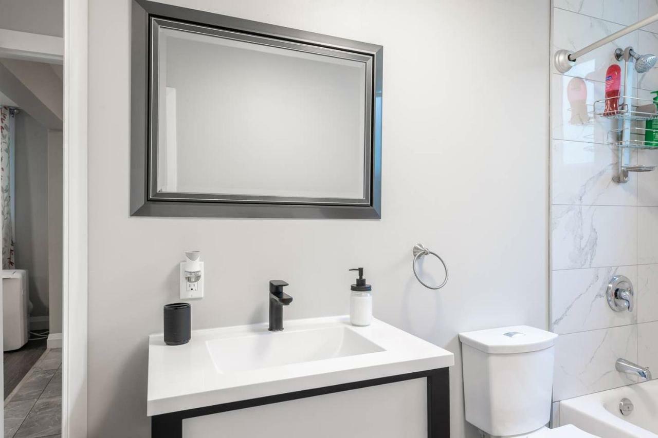 Entire 2 Bedroom Apartment Uptown Waterloo - E1 Zewnętrze zdjęcie