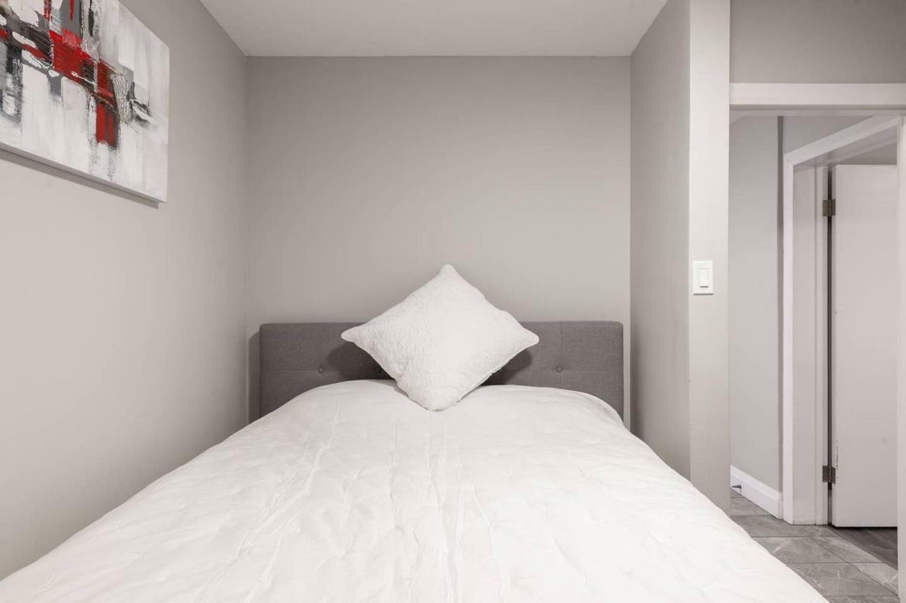 Entire 2 Bedroom Apartment Uptown Waterloo - E1 Zewnętrze zdjęcie